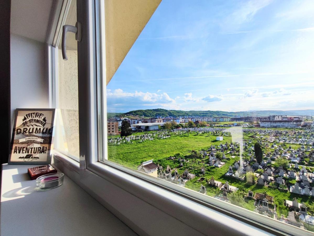 Quiet And Cozy 2 Bedroom Flat With Free Parking Included Apartment *