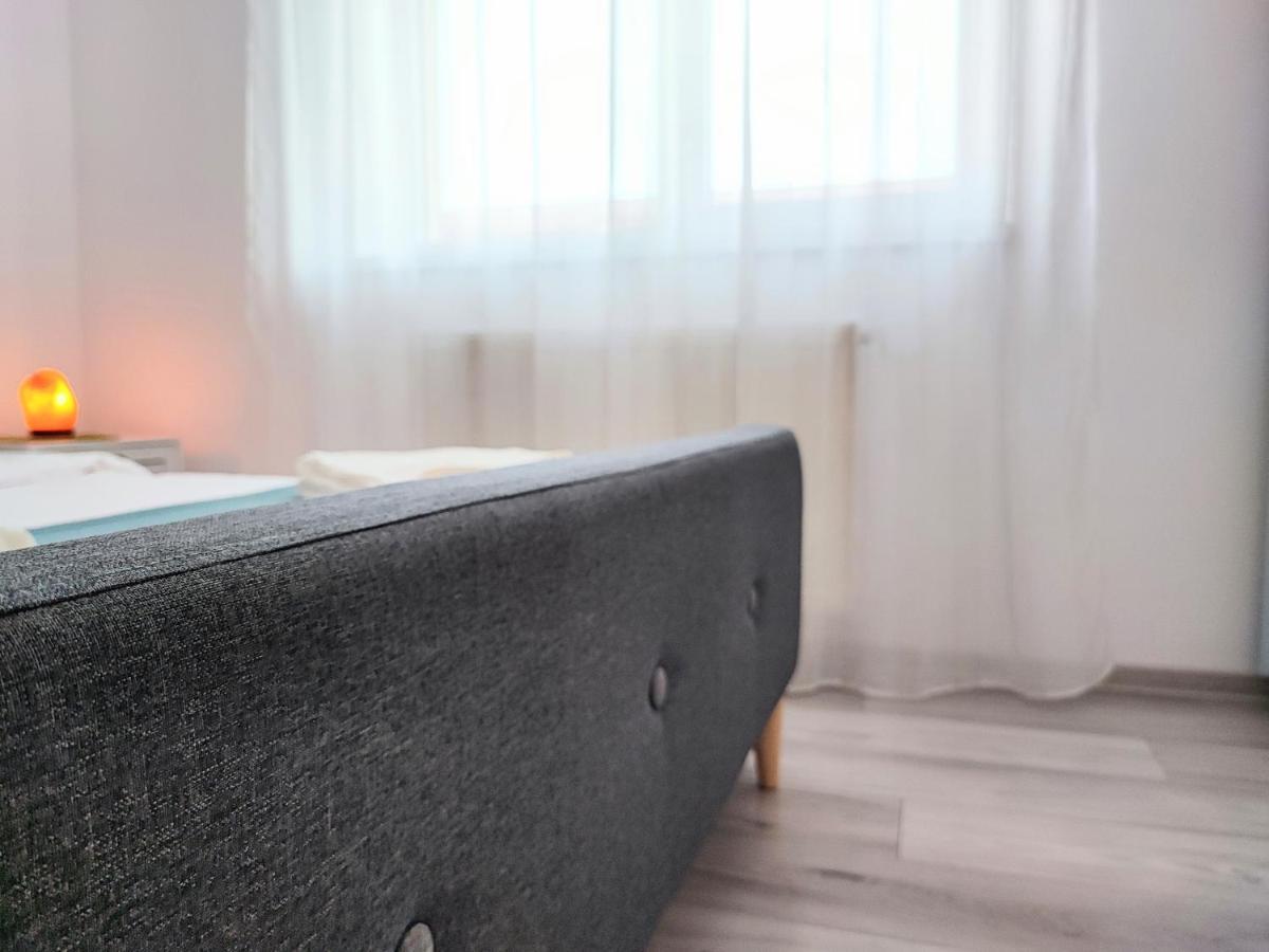 Quiet And Cozy 2 Bedroom Flat With Free Parking Included Apartment