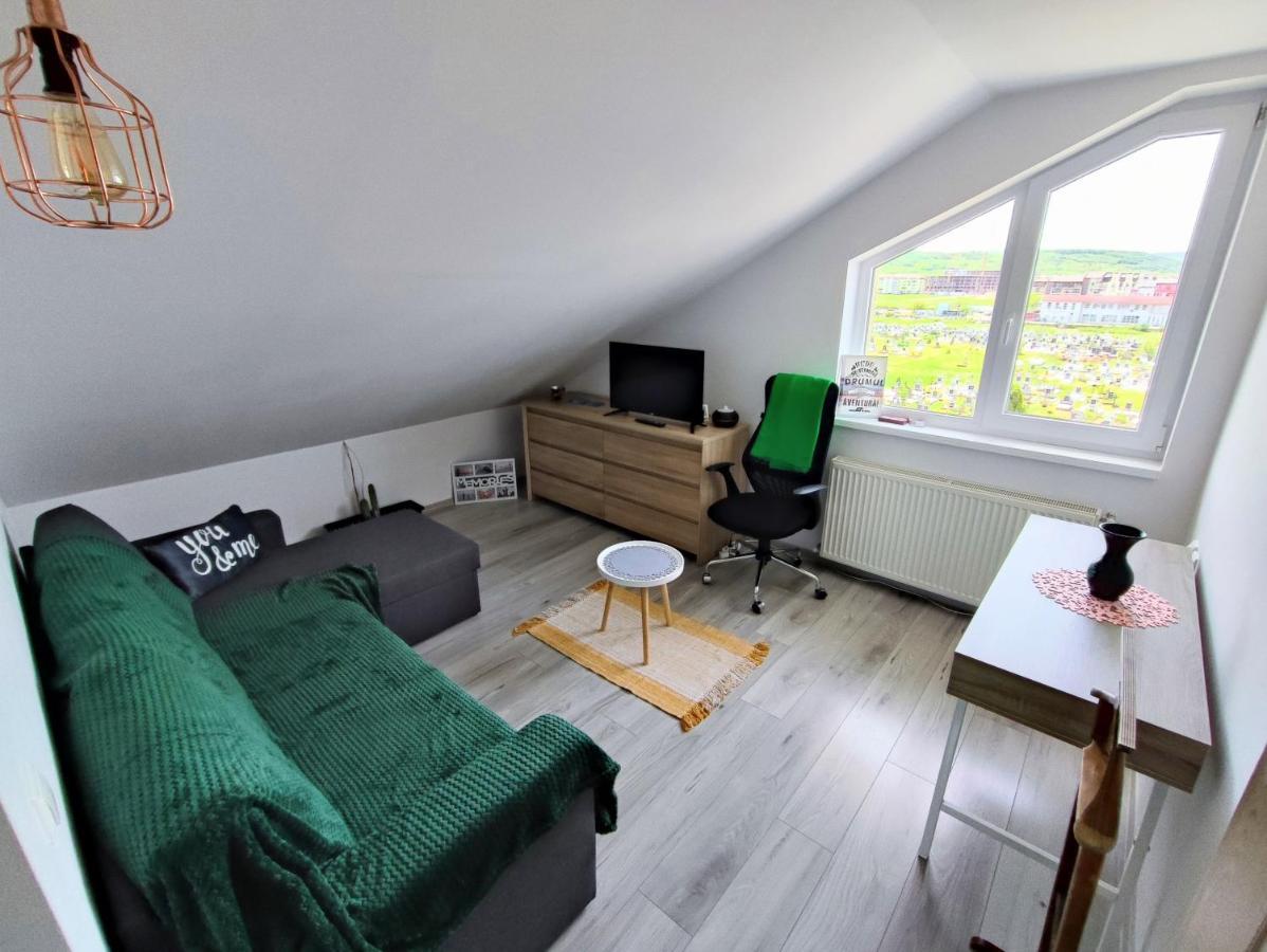Quiet And Cozy 2 Bedroom Flat With Free Parking Included