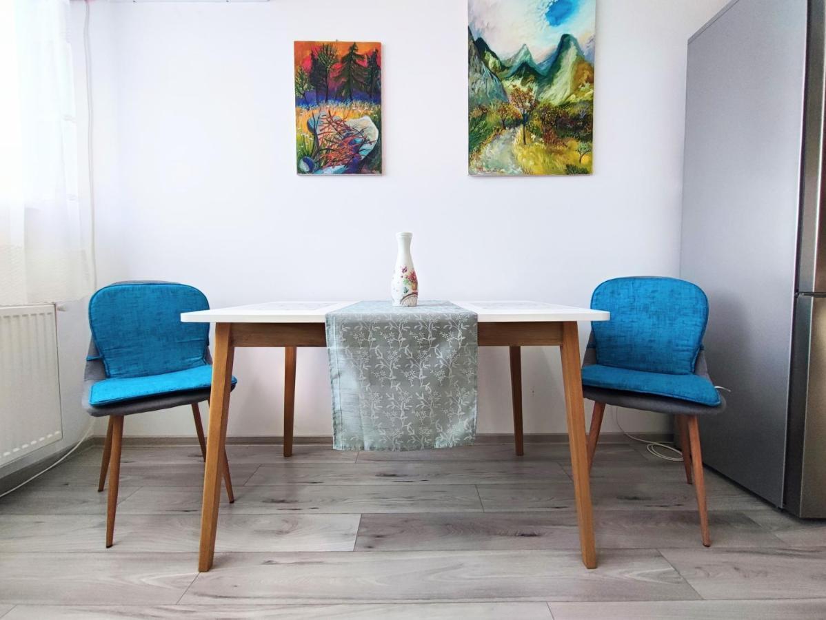 Quiet And Cozy 2 Bedroom Flat With Free Parking Included *